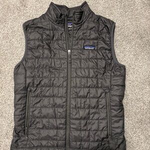 Men’s Patagonia nano puff vest.